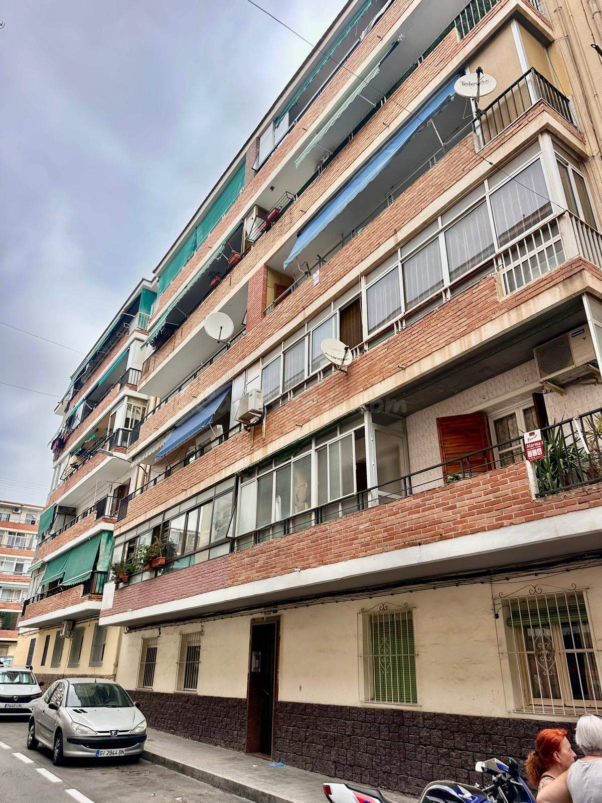 Amplio Piso en Venta en Los Ángeles, Alicante