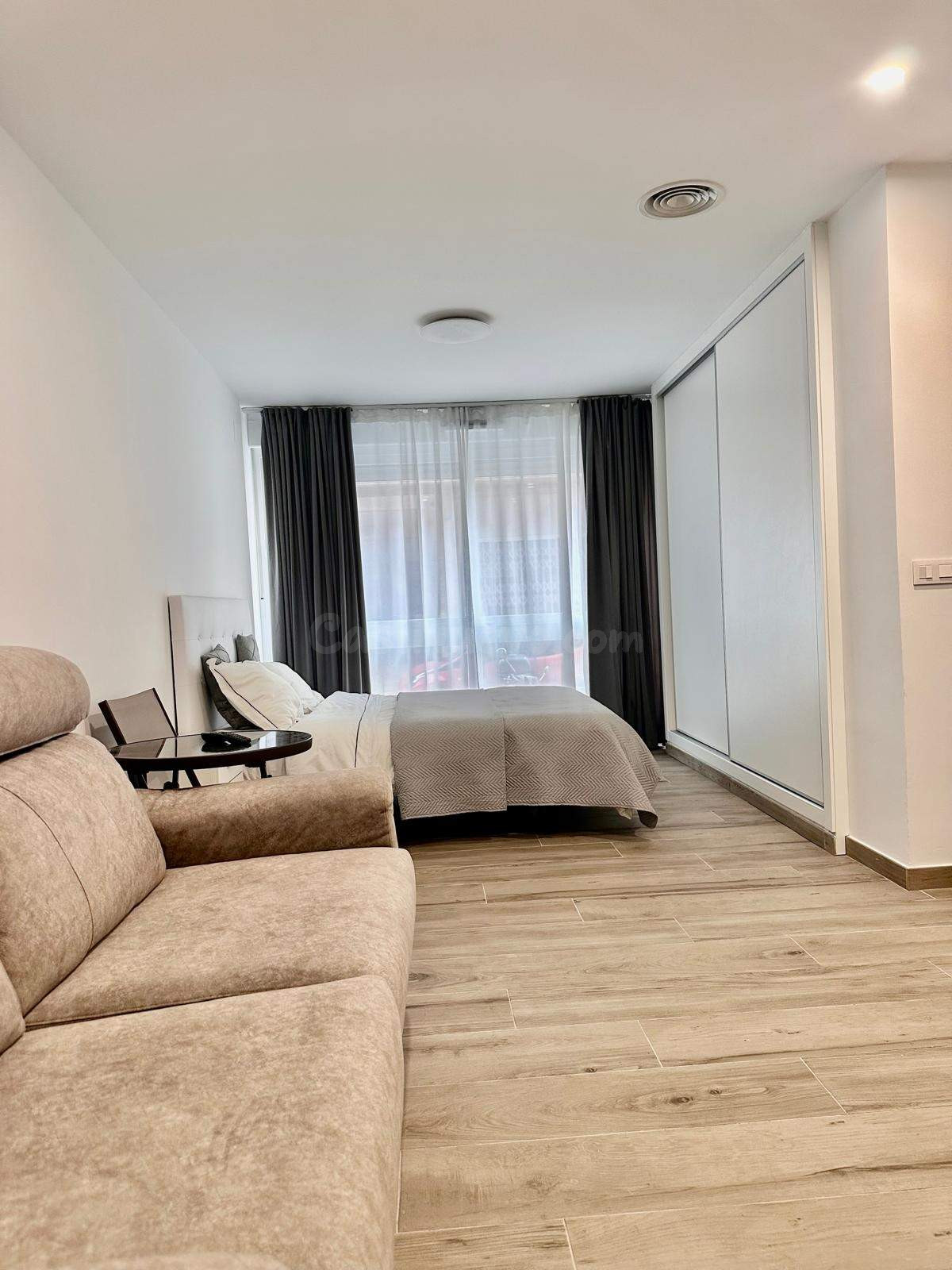 Amplio y Moderno Piso en Tómbola - Rabasa, Alicante por €400,000
