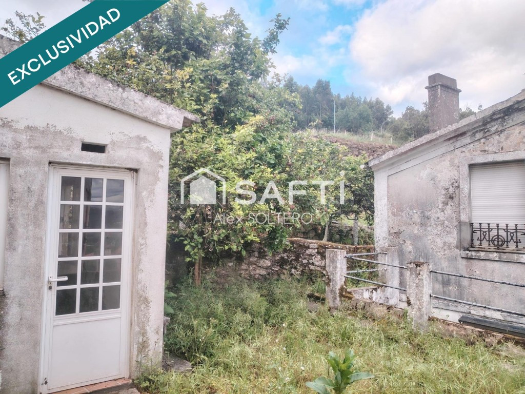 Casa rústica con finca, gran potencial en As Neves