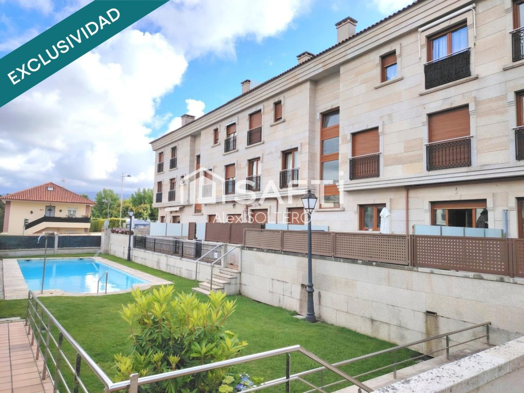 Confort, piscina y con la playa a un paso