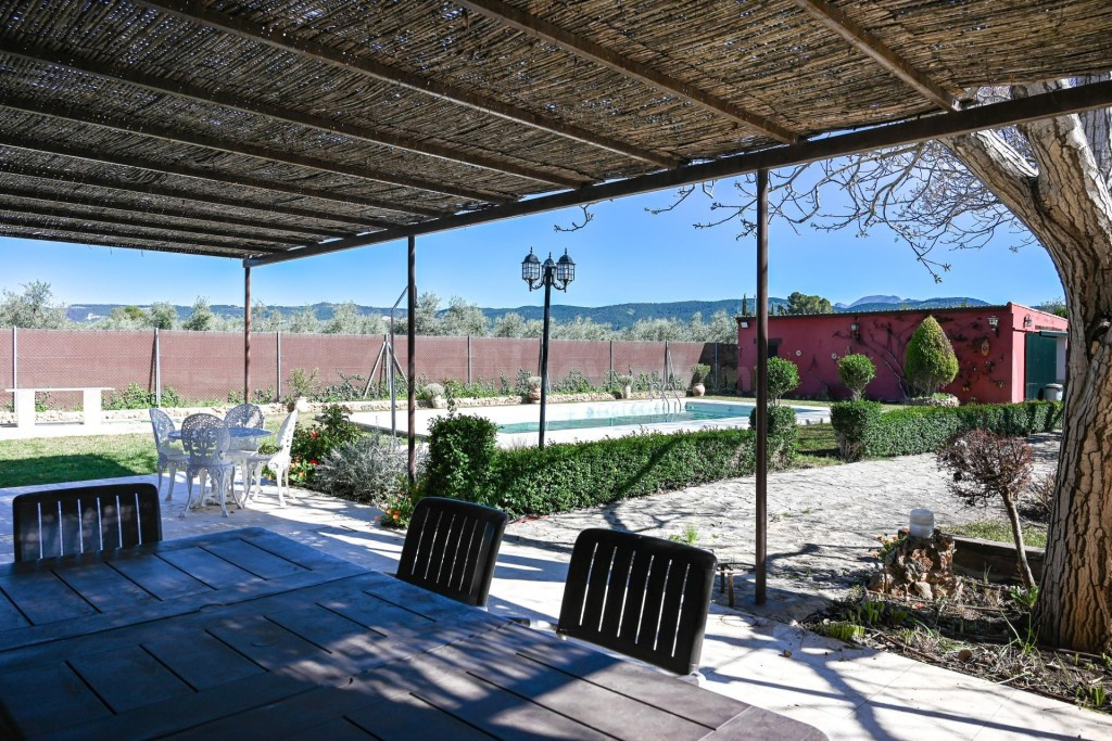 Exclusiva casa de campo URBANA en la Vega de Antequera