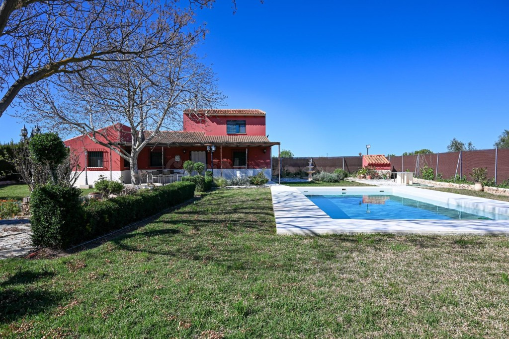 Exclusiva casa de campo URBANA en la Vega de Antequera - foto 2