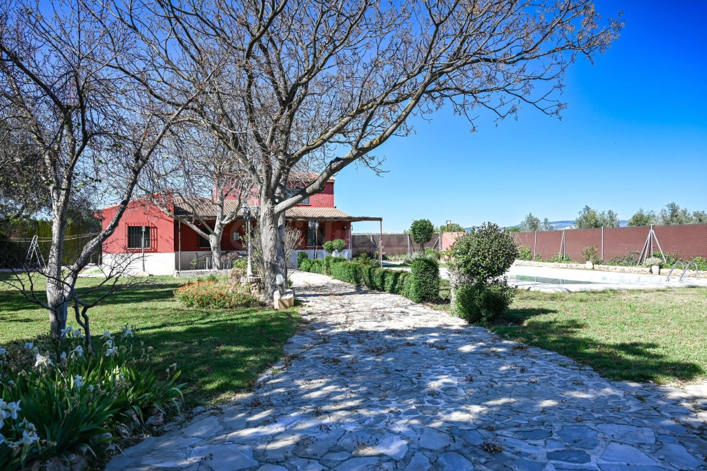 Exclusiva casa de campo URBANA en la Vega de Antequera - foto 5