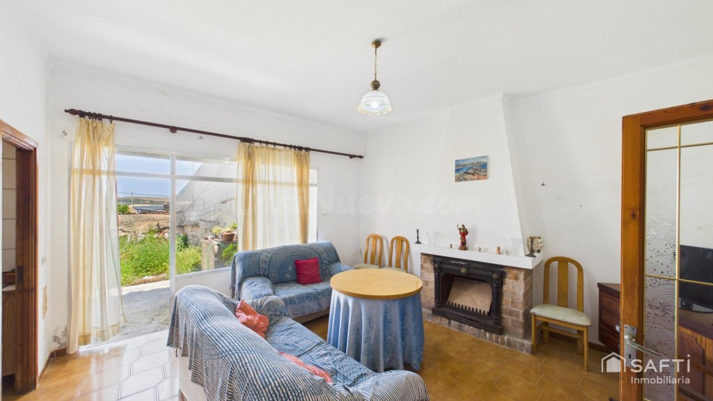 Amplia vivienda con terraza, vistas y gran potencial en Capdepera
