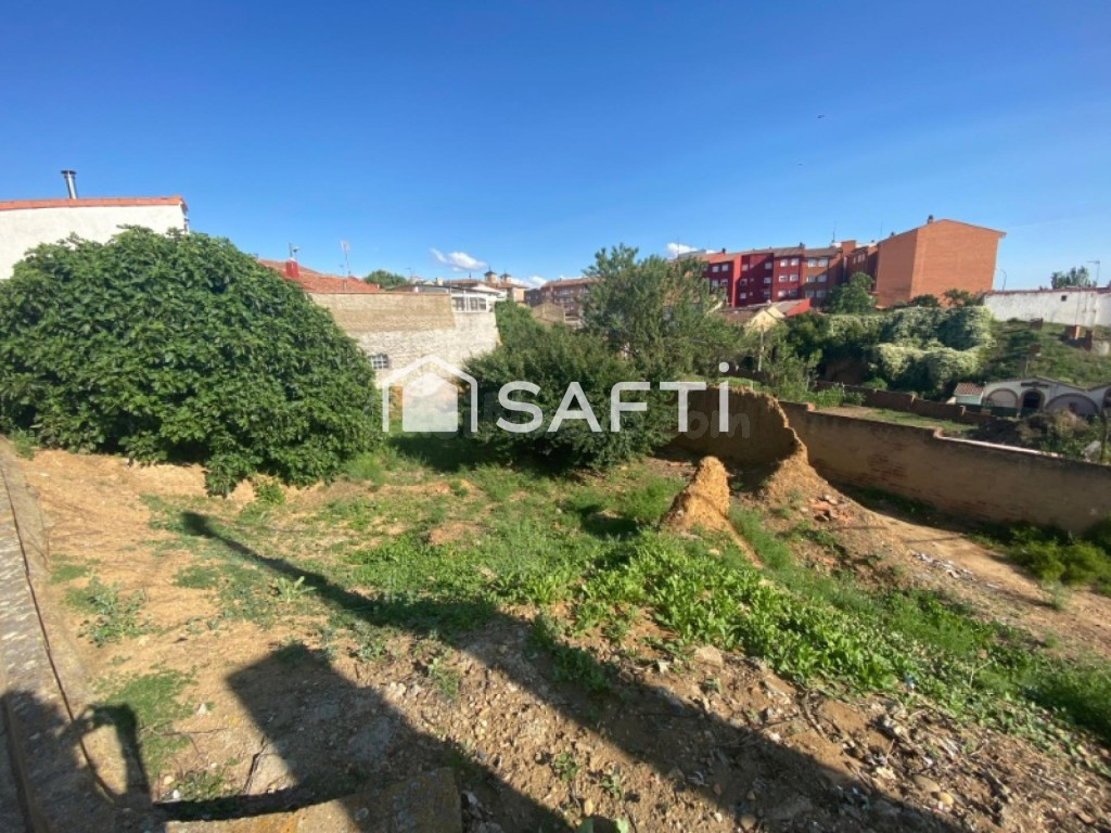 SOLAR URBANO DE 320 METROS DE SUPERFICIE A 1 MINUTO CAMINAND - foto 4