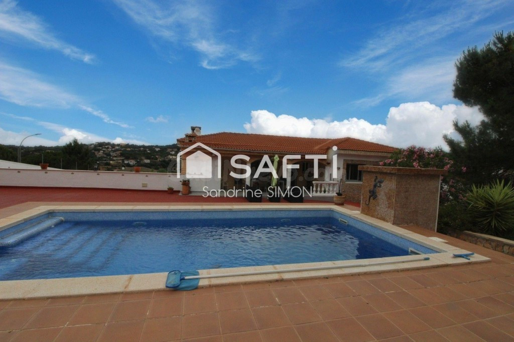 Amplia y preciosa casa con 2 piscinas, 2 viviendas lista para entrar a disfrutar!!!