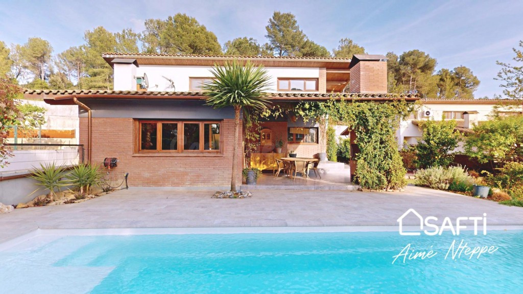 CHALET ATEMPORAL -  FUSIÓN MODERNO-RUSTICO