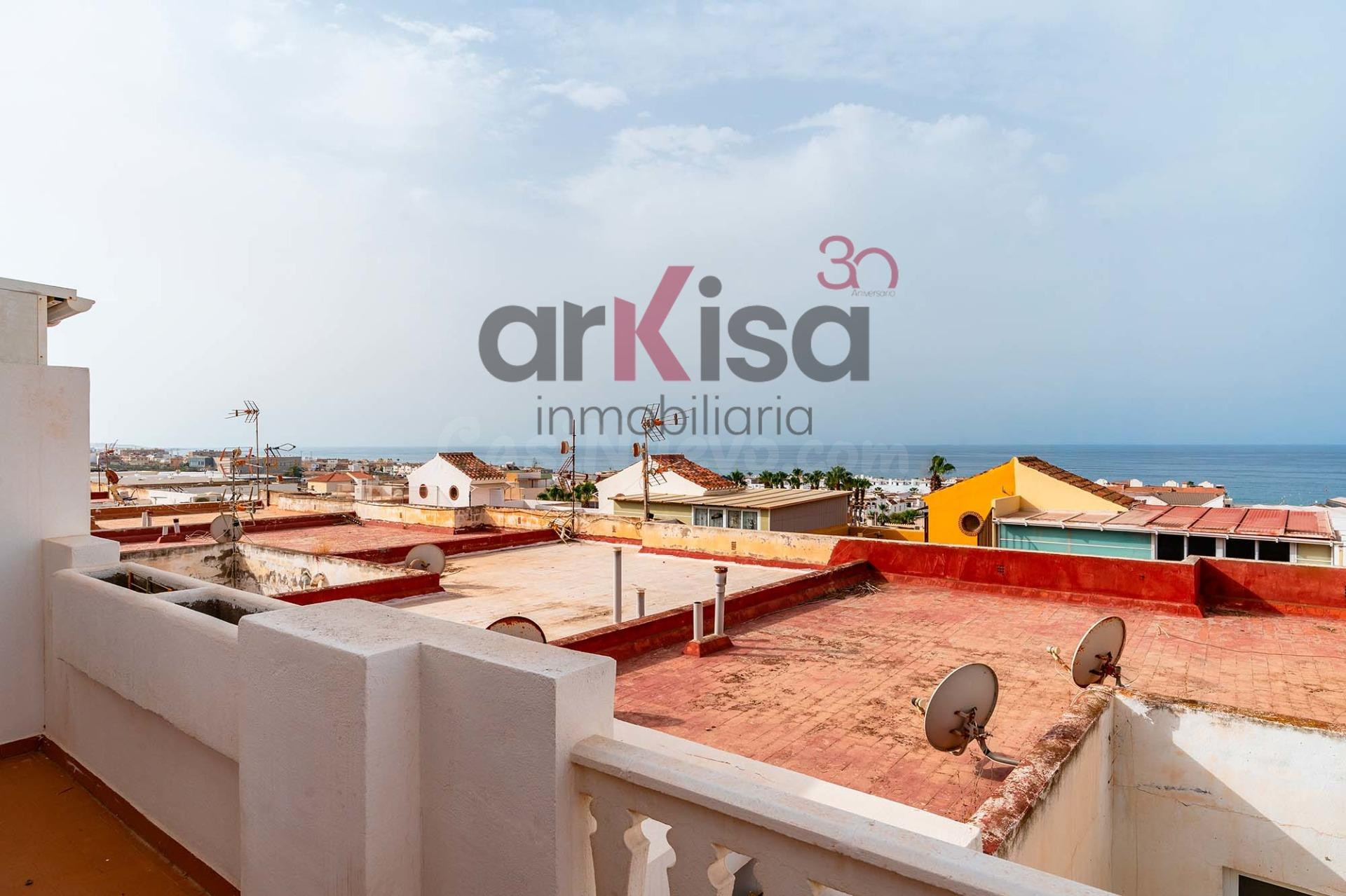 ✨ Tu nuevo hogar en Balanegra: 4 dormitorios, patio, garaje y terraza con vistas al mar