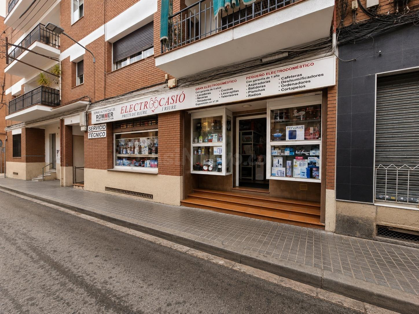 Local comercial con negocio de electrodomésticos en funcionamiento y stock incluido.