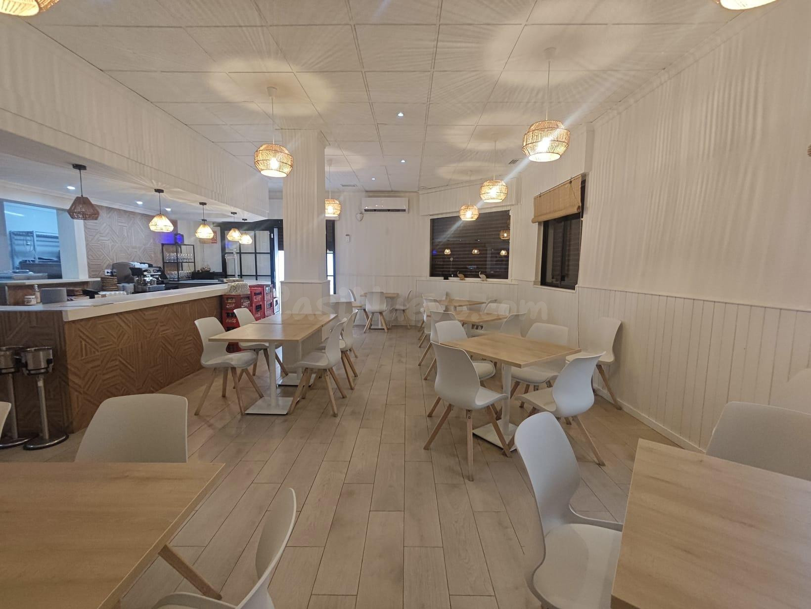 OPORTUNIDAD DE TRASPASO, BAR CON LICENCIA Y EQUIPADO