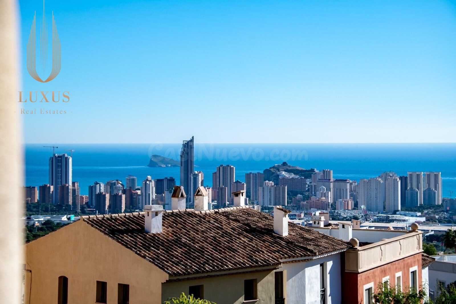 ✨ ¡ESPECTACULAR VILLA MEDITERRÁNEA DE ESQUINA CON VISTAS AL MAR Y MONTAÑA! ⛰️