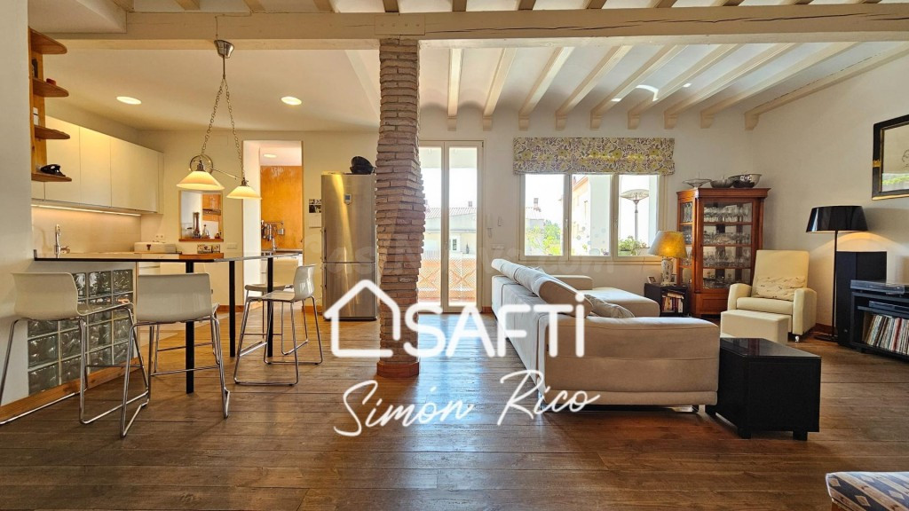 Casa regia modernista con encanto histórico