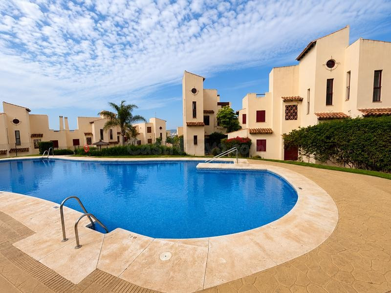 PLANTA BAJA CON JARDÍN PRIVADO, GRAN TERRAZA Y SENSACIÓN DE VIVIR EN UNA CASA.