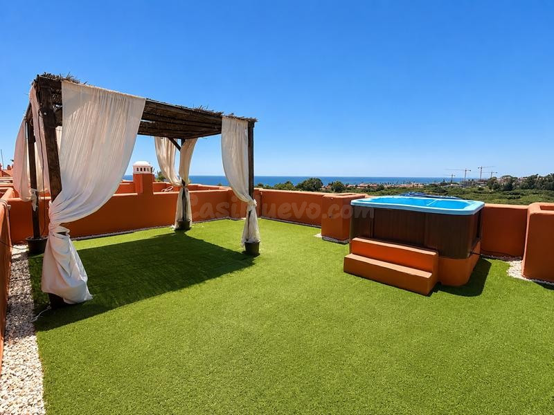 ÁTICO DÚPLEX CON ESPECTACULAR SOLÁRIUM, VISTAS AL MAR