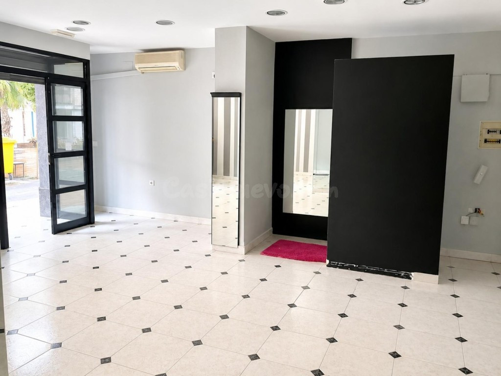 LOCAL/VIVIENDA CON MUY BUENA UBICACIÓN, ZONA DE MUCHO PASO