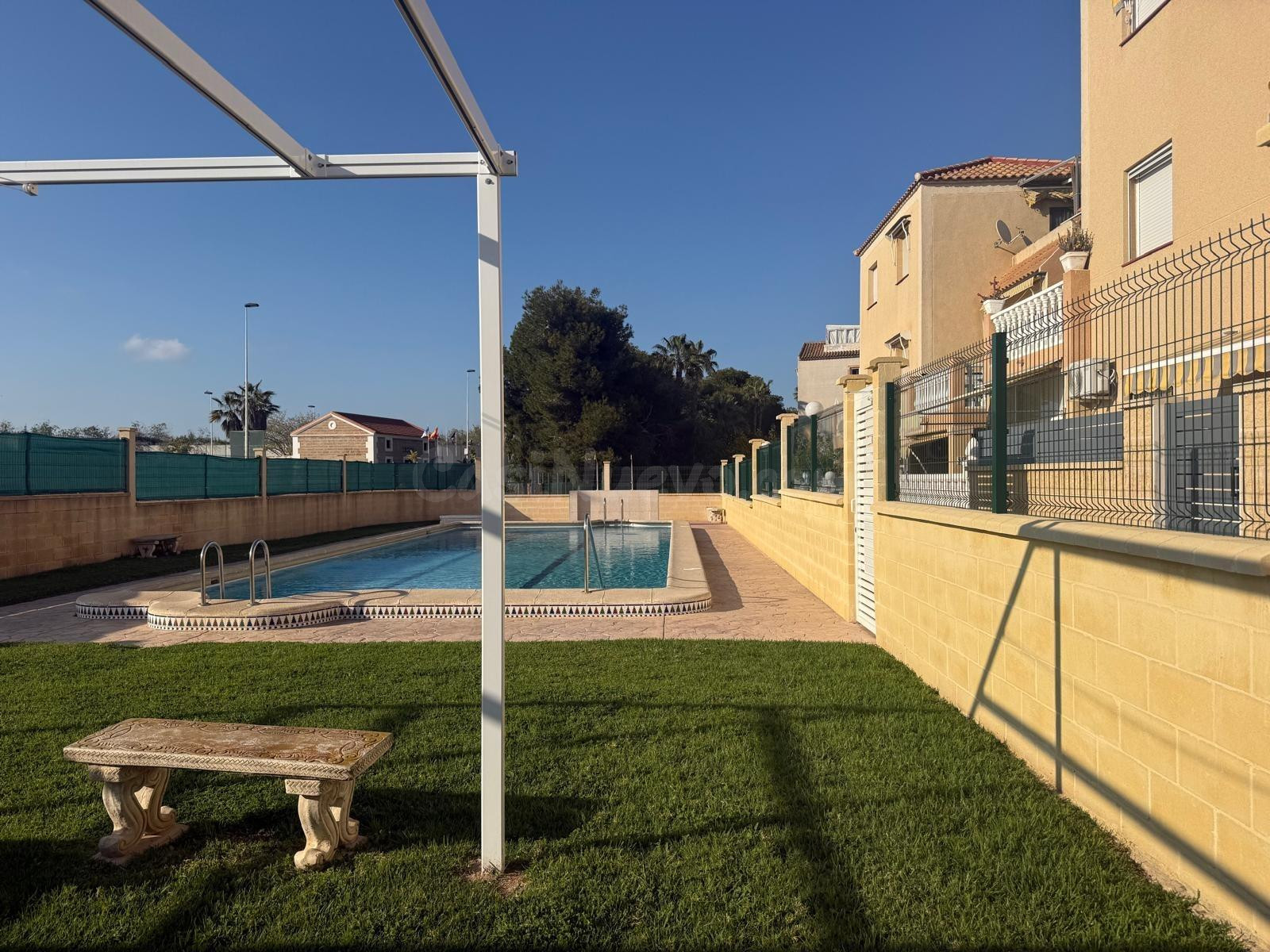 CASA ADOSADA EN TORREBLANCA PARA REFORMAR DE 3 HAB 1 BAÑO Y OTRO INCOMPLETO