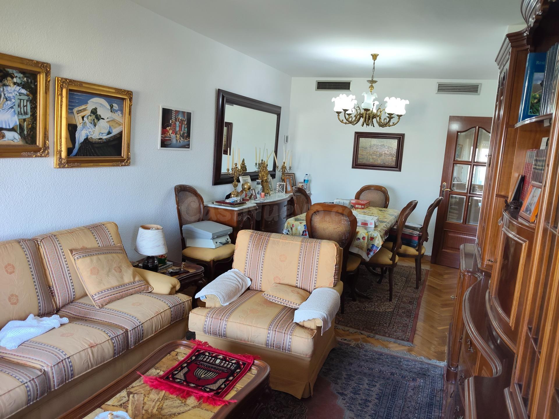 SE VENDE PISO EN PASEO DE CUÉLLAR - foto 2