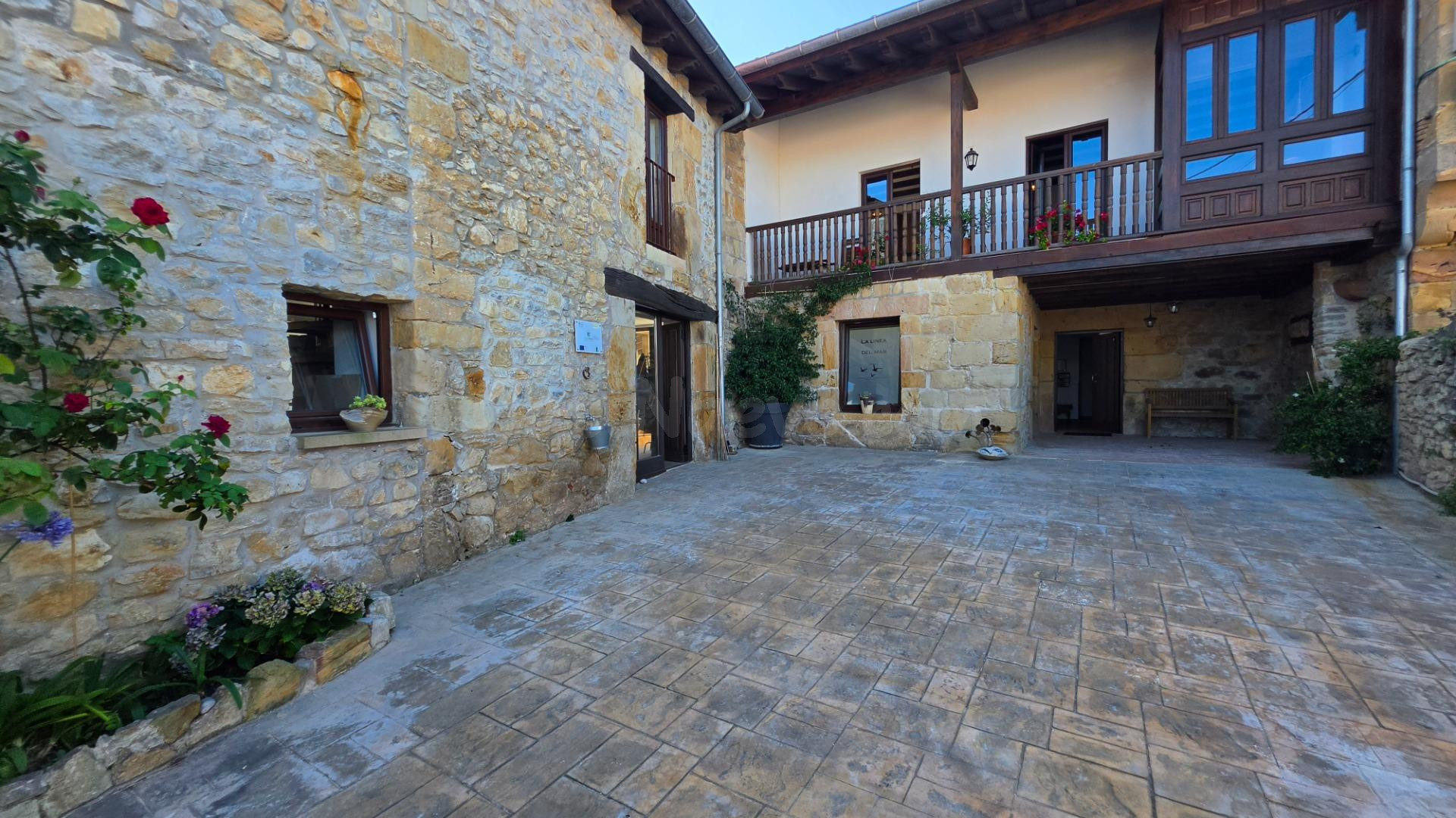 🏡  Casona rústica en Ruiloba con vistas al mar: amplitud, carácter tradicional y máxima versatilidad residencial