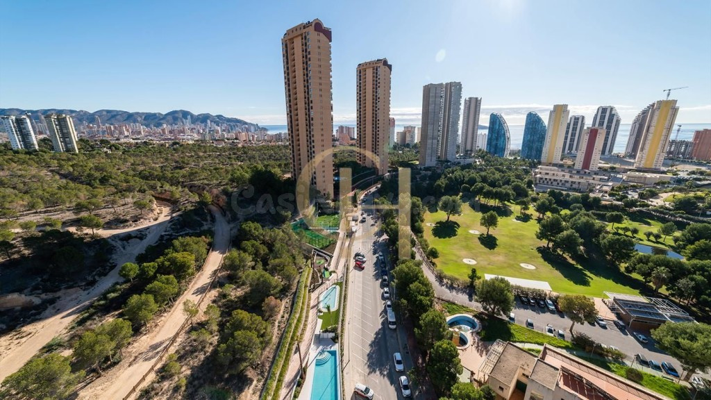 Vivienda de 3 dormitorios frente al Golf, con vistas despejadas y ubicación privilegiada
