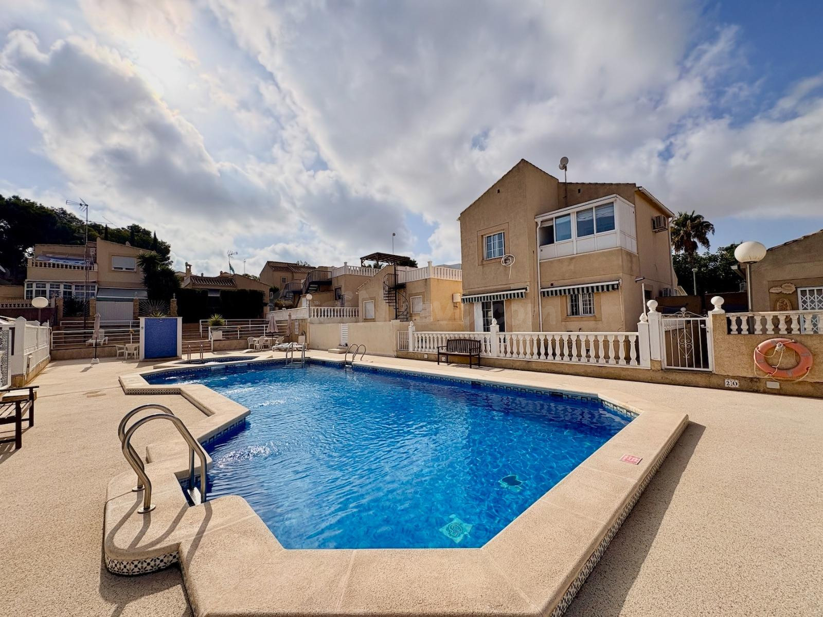 CASA INDEPENDIENTE REFORMADA CON ACCESO DIRECTO A LA PISCINA COMUNITARIA | LOS BALCONES