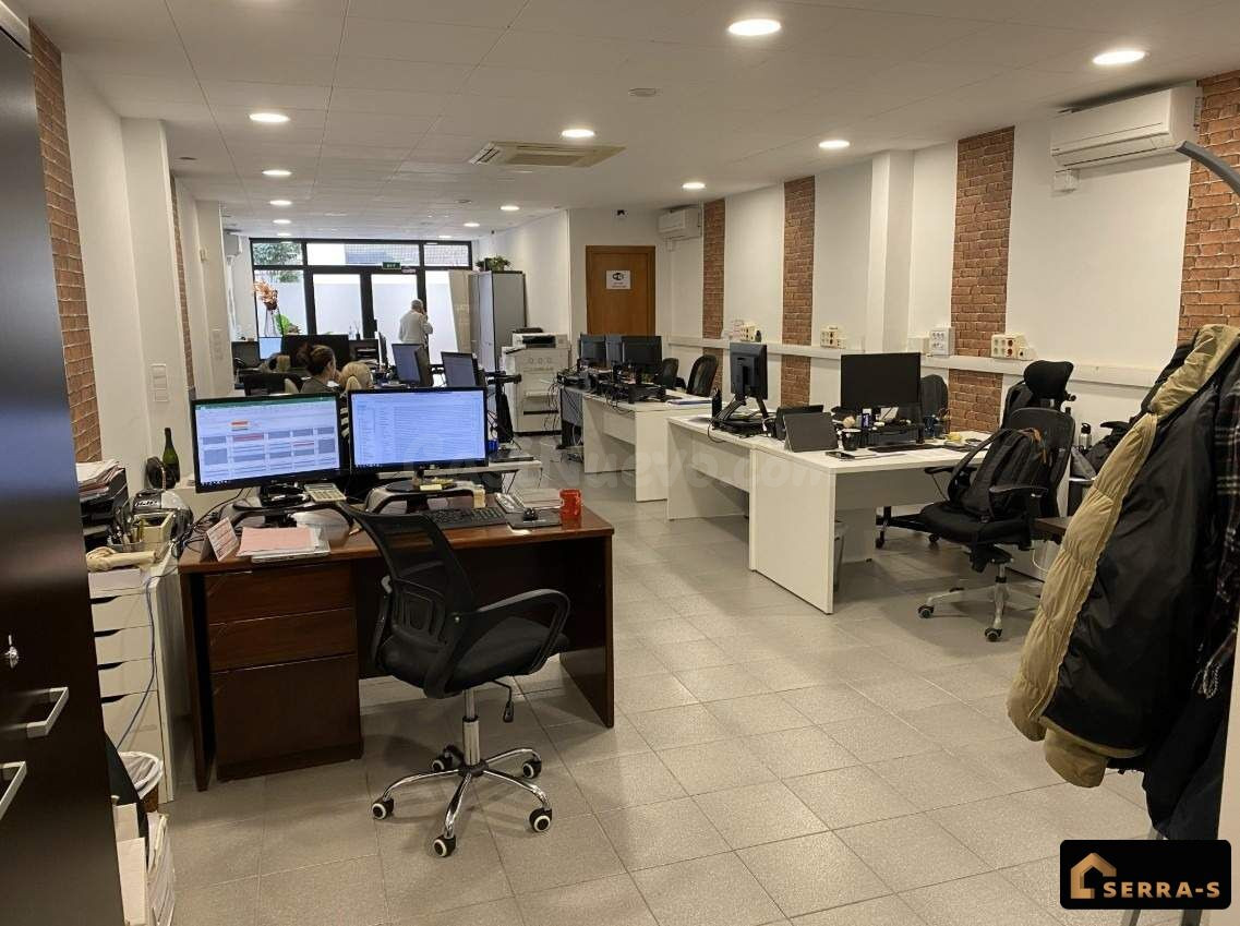 Local en alquiler en el centro de Calella - 138 m2, ideal para oficinas o negocio