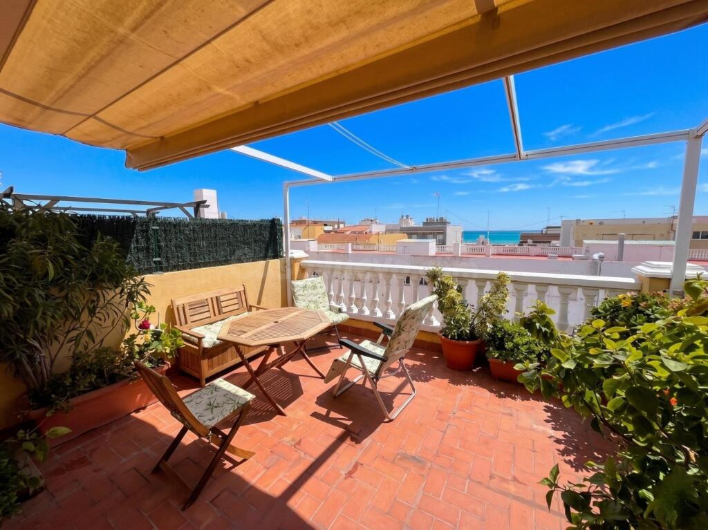 Espectacular apartamento con terraza privada y vistas al mar en Playa de Moncofa