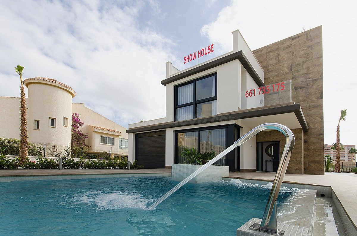 Villa 4 habitaciones 240m² en venta - Campoamor
