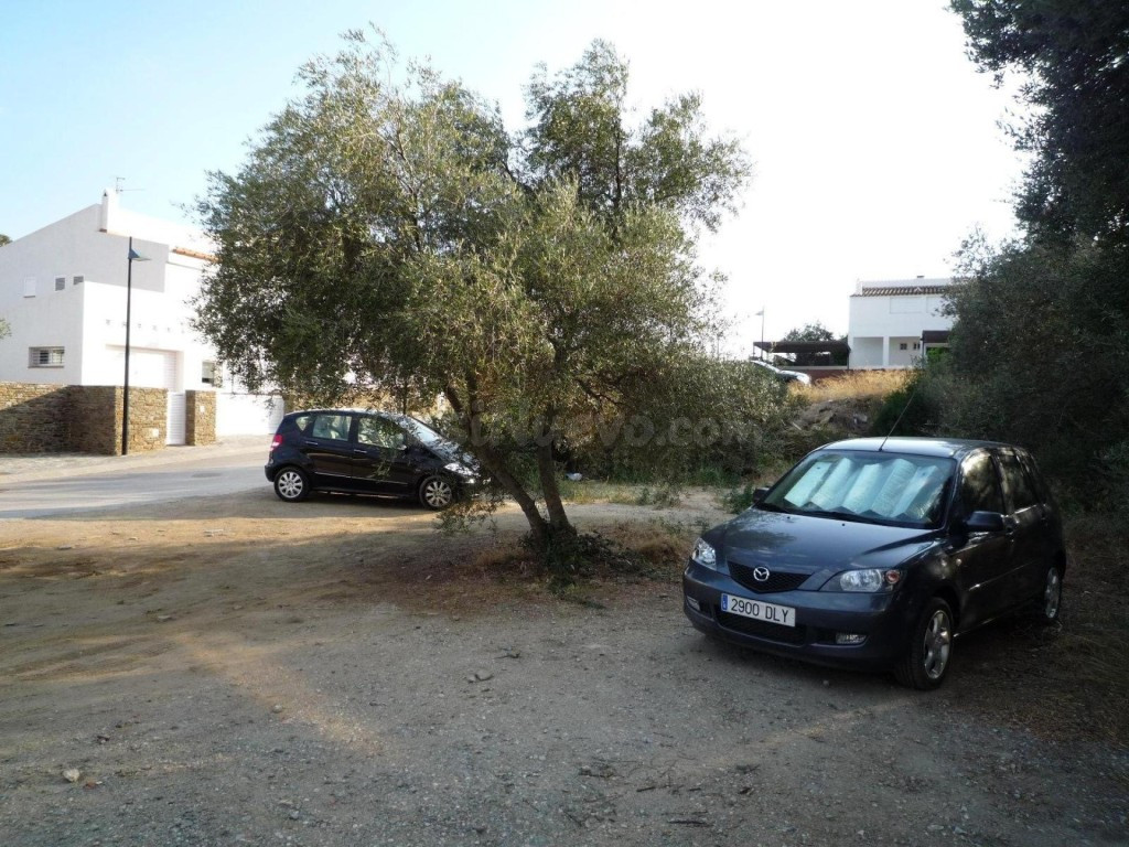 Exclusivo terreno urbano en Cadaqués a pocos pasos de la playa del Ros - foto 4