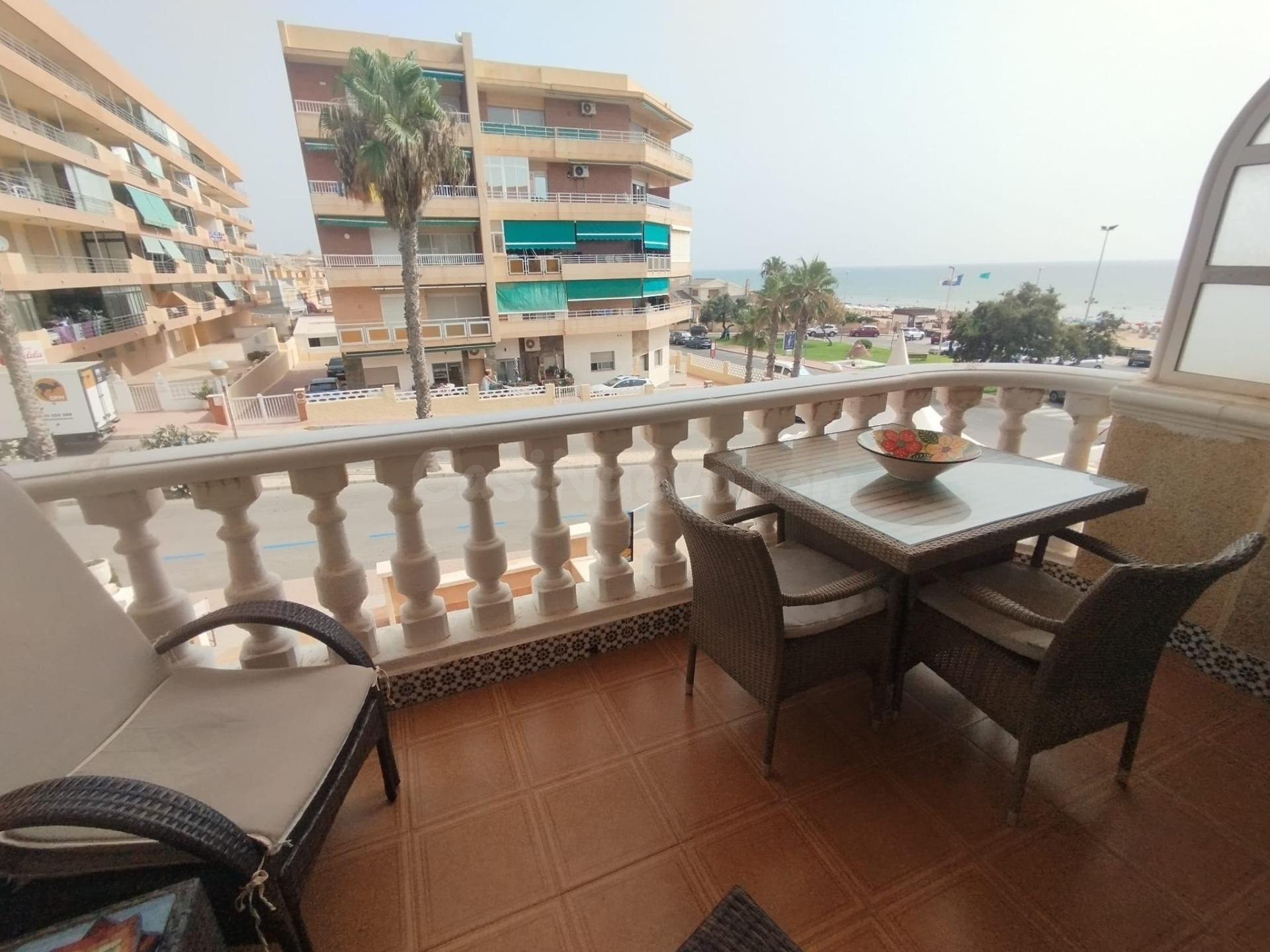 Apartamento reformado en segunda linea de playa  con vistas al mar en Guardamar del Segura