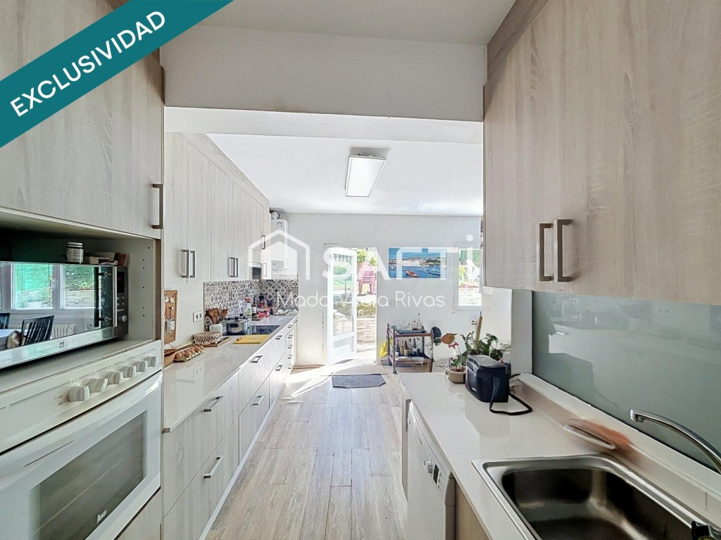 Un hogar con jardín privado de 300m2 a un paseo del casco hi