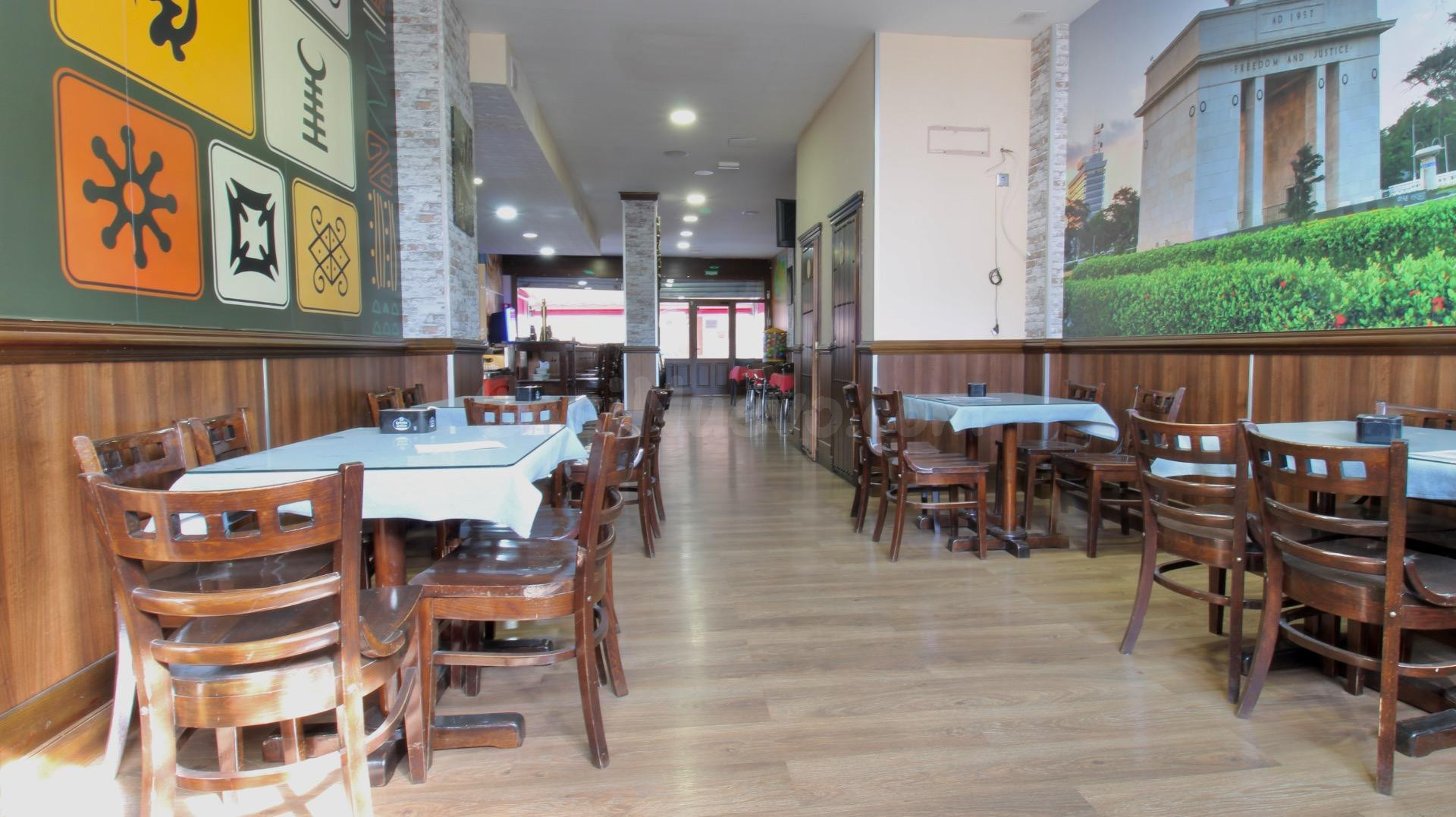 Local en venta en el centro de Armilla con terraza y múltiples posibilidades