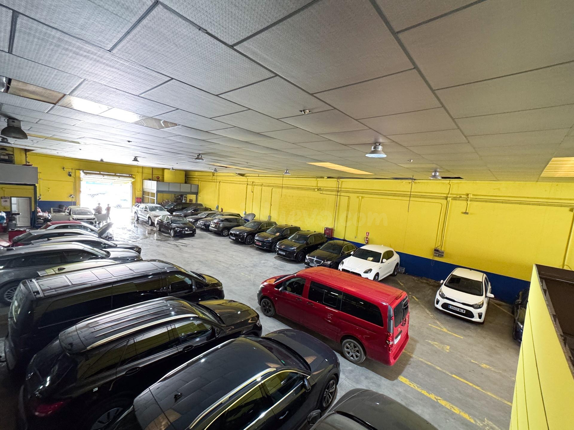 Se alquila en EXCLUSIVA nave rent a car en funcionamiento con taller, lavadero automático y plazas de garaje — Junto al Aeropuerto de Málaga
