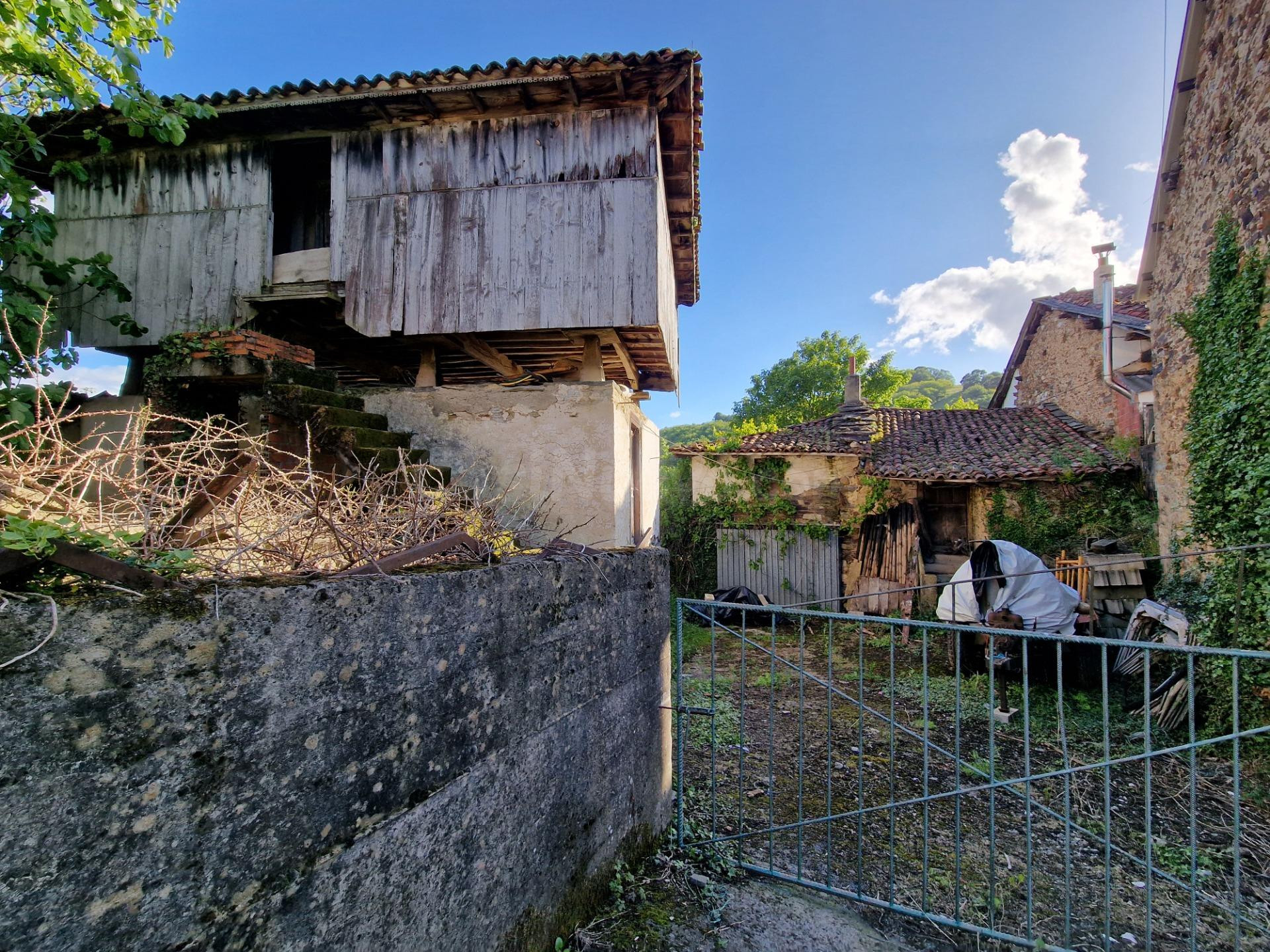 SE VENDE UNA PROPIEDAD CON HISTORIA, ESPACIO Y UN ENTORNO EXTRAORDINARIO