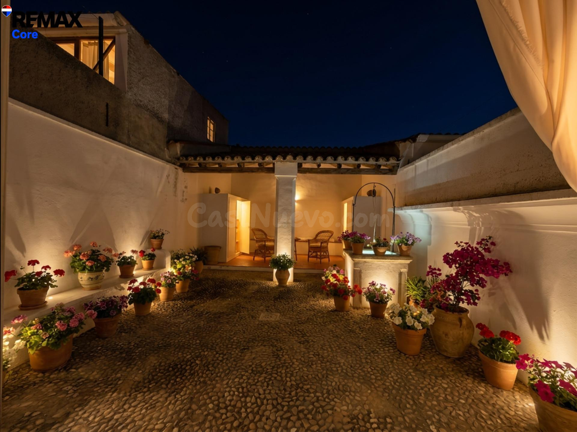 Casa con Encanto de 180 m2 con Patio y Gran Porche en el Centro de Puebla de la Calzada