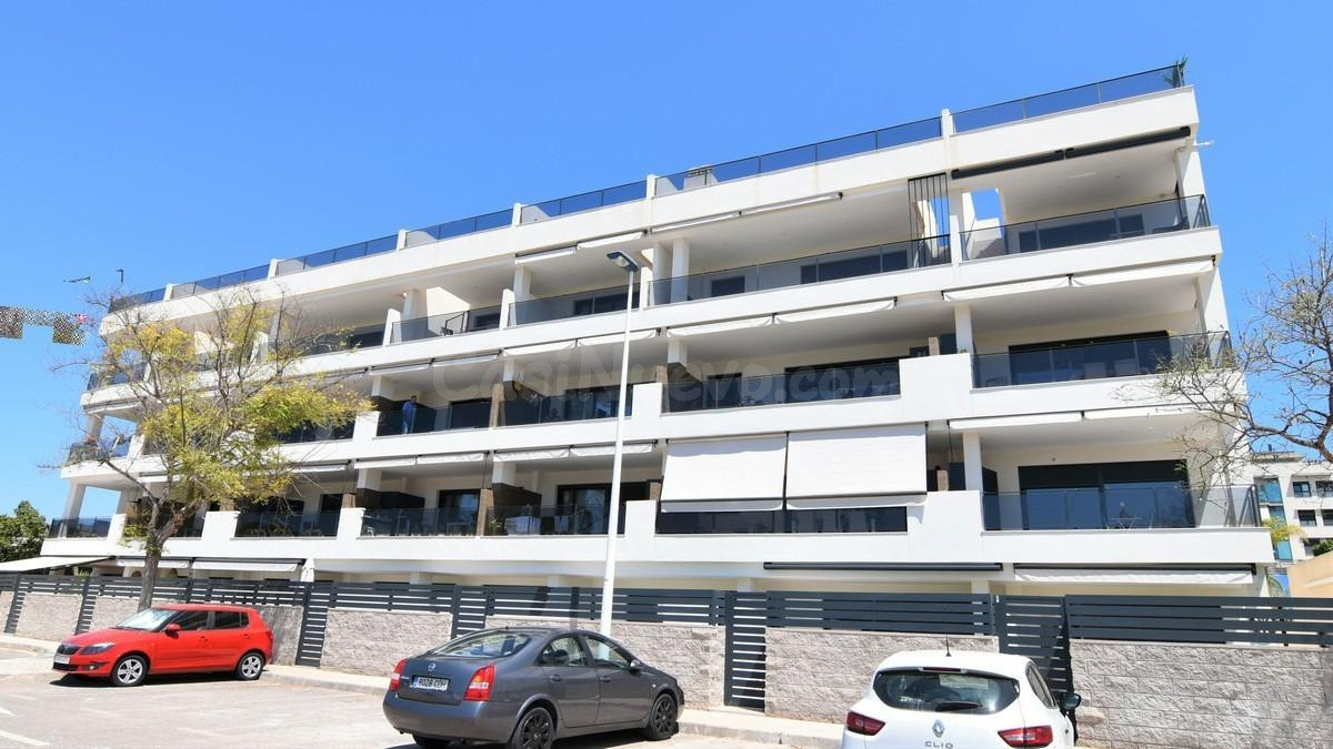 MODERNO APARTAMENTO CON GRAN TERRAZA Y VISTAS DESPEJADAS EN SANTA POLA