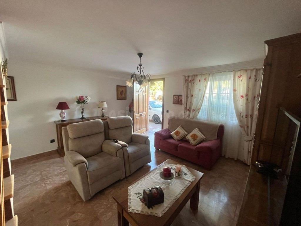 Chalet Adosado Reformado – 2ª Línea de Playa en Estepona