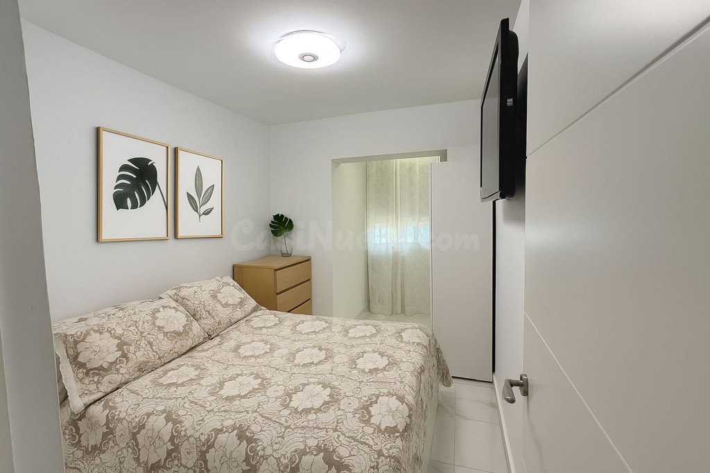 Oportunidad en Benalmádena Costa – 2 apartamentos reformados con gran terraza. - foto 4