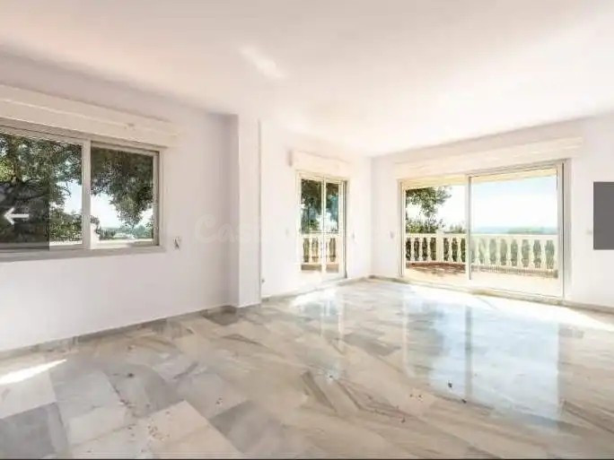 Chalet con Vistas Infinitas 360º al Mar | Piscina, Gran Parcela y Máximo Potencial - foto 2