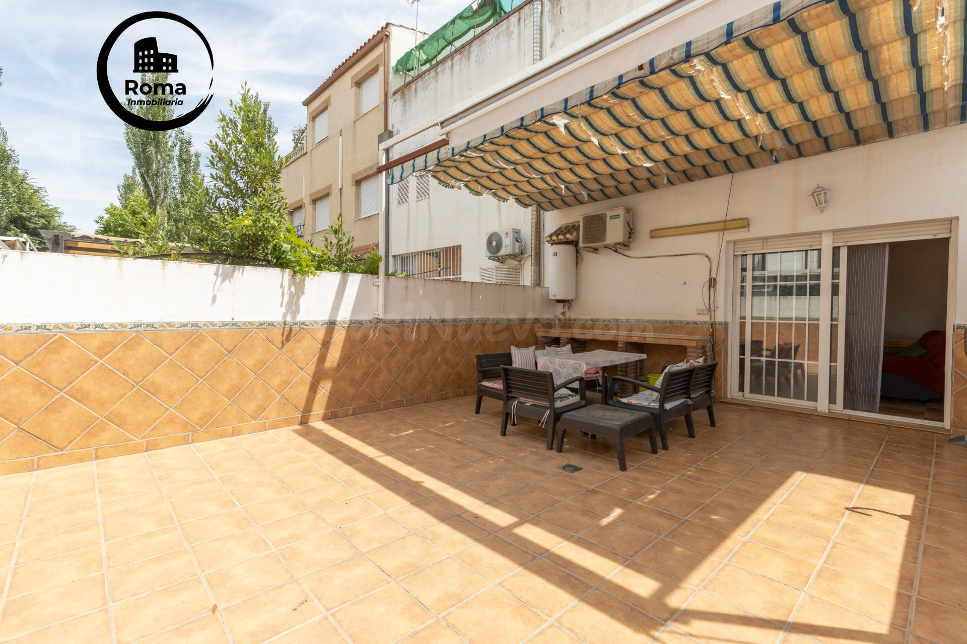 OPORTUNIDAD EN VENTA DE CASA ADOSADA DE TRES DORMITORIOS EN MARACENA