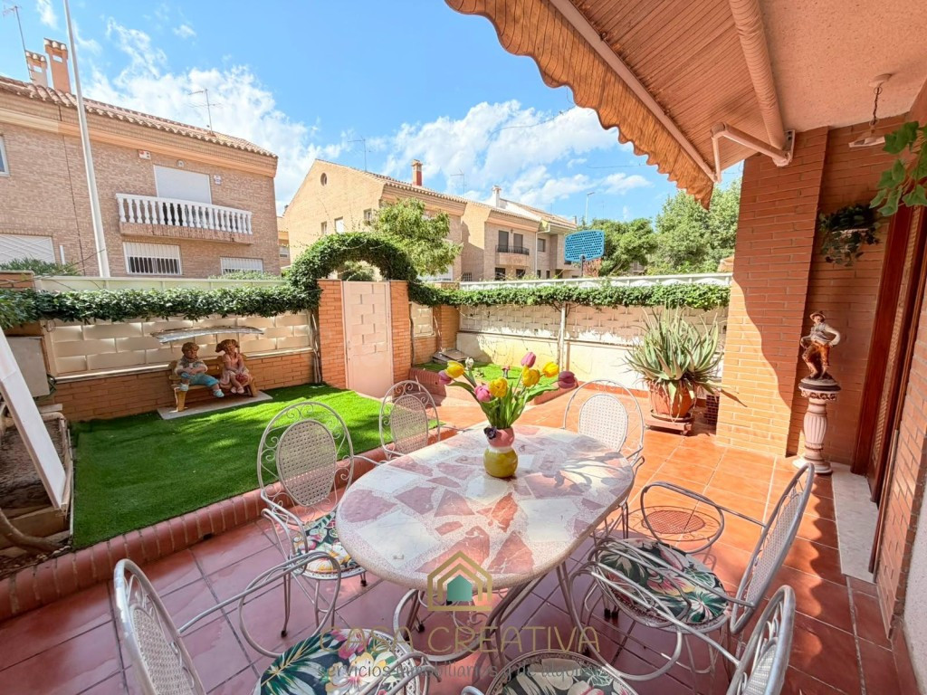 ADOSADO EN VENTA EN PICAÑA – 4 TERRAZAS, GARAJE Y 5 DORMITORIOS – 483.000 €