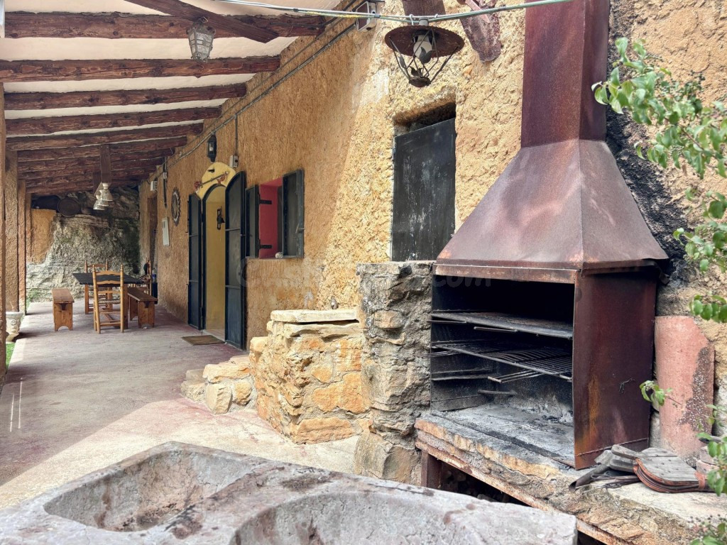 Masía catalana con encanto en entorno natural, lista para entrar a vivir o invertir como alojamiento rural - foto 5