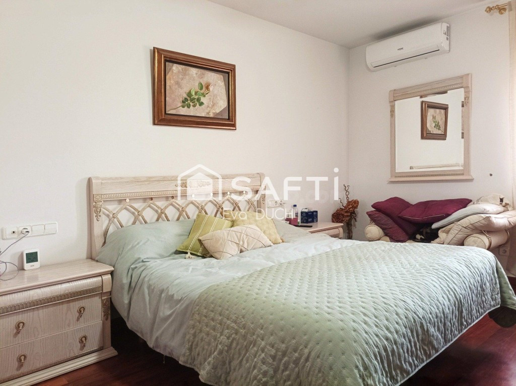 Chalet de lujo con 2 viviendas, piscina y placas solares en Sant Gregori.