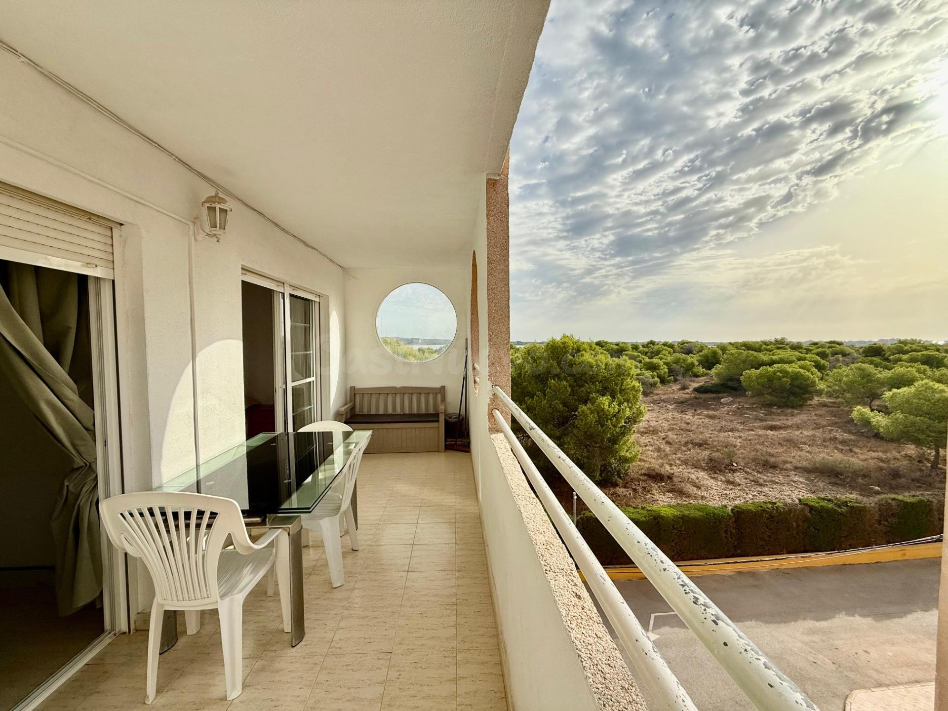 Piso de 3 dormitorios en alquiler de larga duración en zona tranquila de Torrevieja