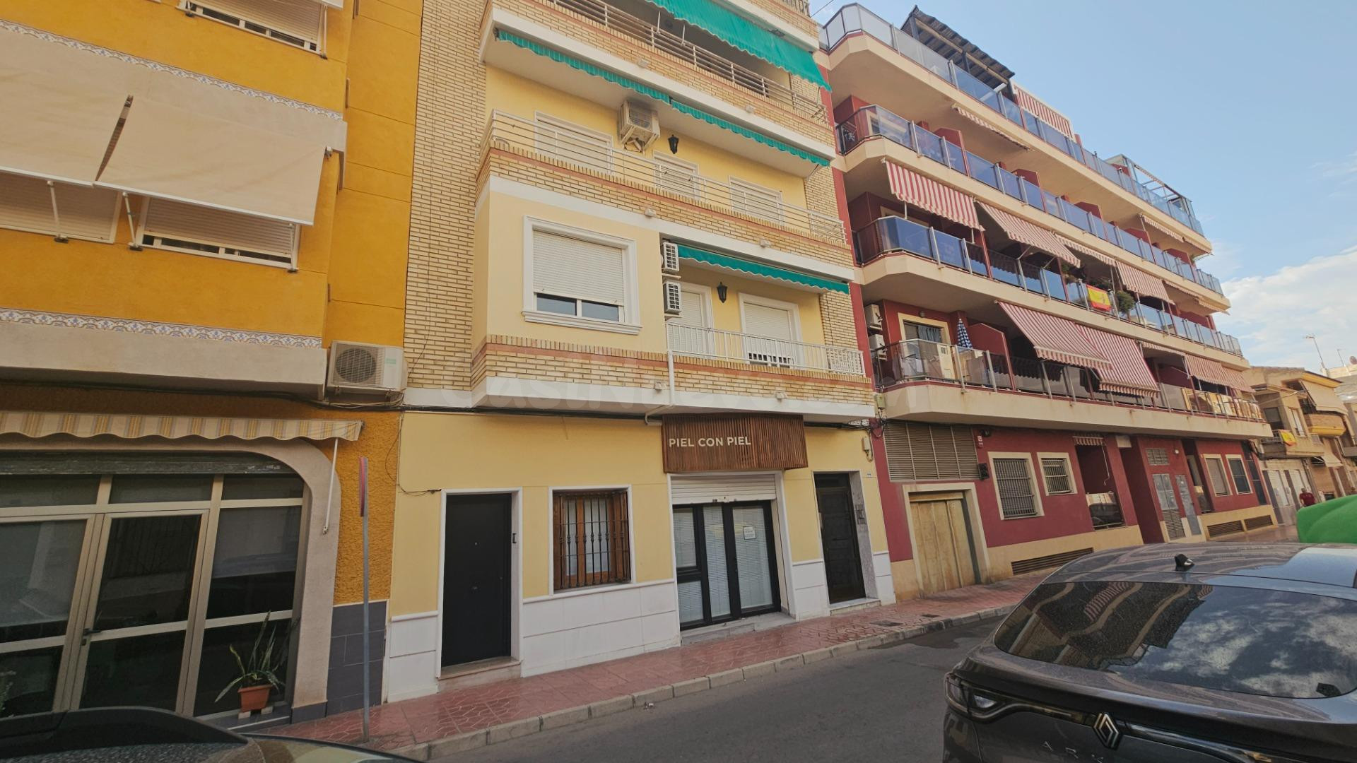 Fantástica planta baja dúplex con garaje y 5 habitaciones en el centro de Guardamar del Segura, Costa Blanca
