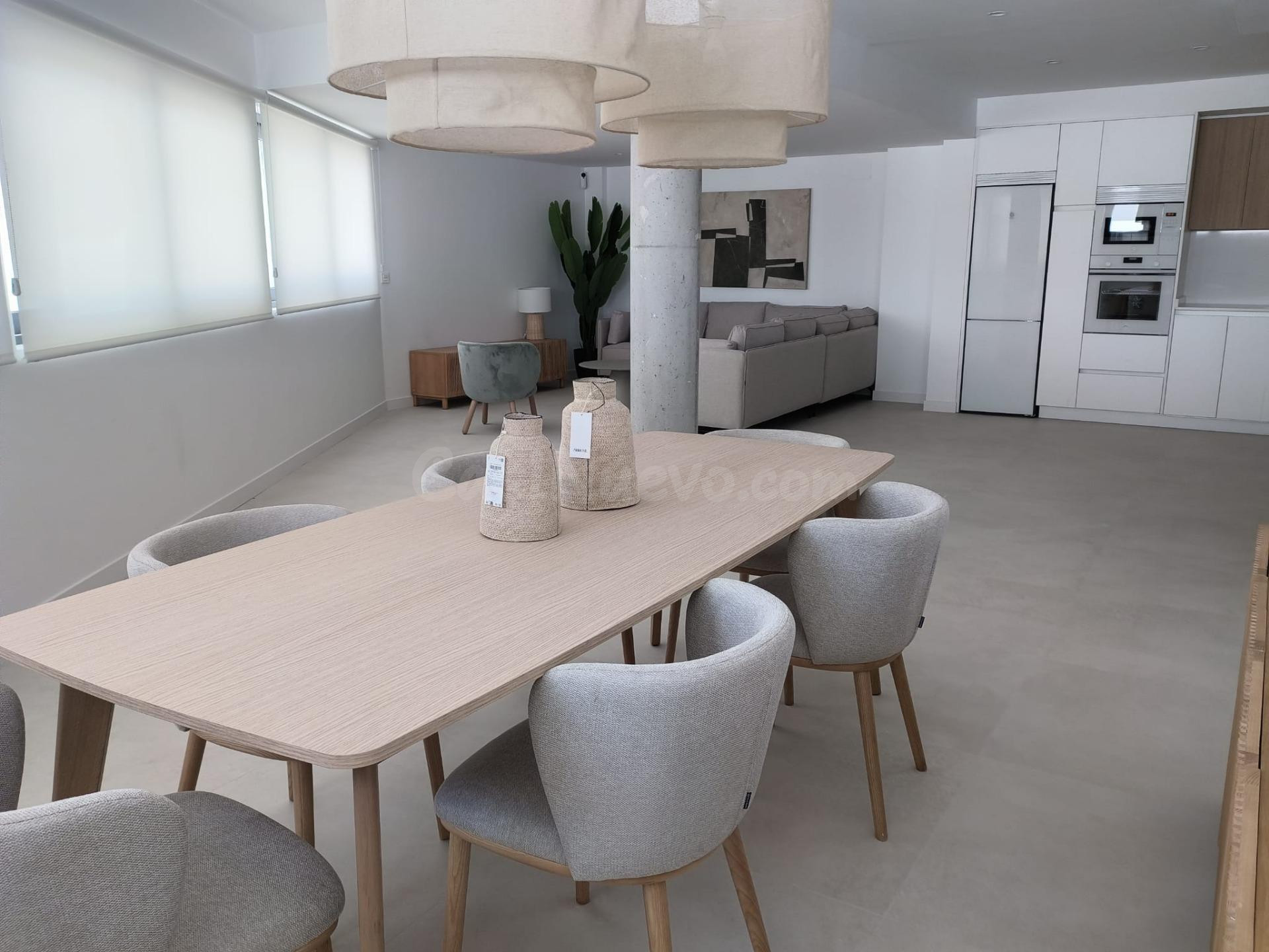 AMPLIO APARTAMENTO DE 3 DORMITORIOS RECIÉN REFORMADO EN RÍO REAL, MARBELLA