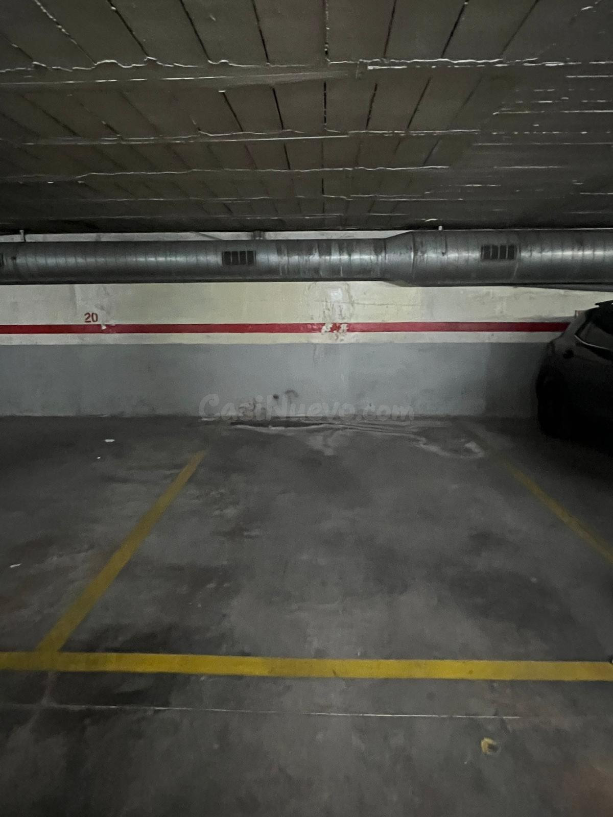 Plaza de parking para coche grande en venta - foto 2