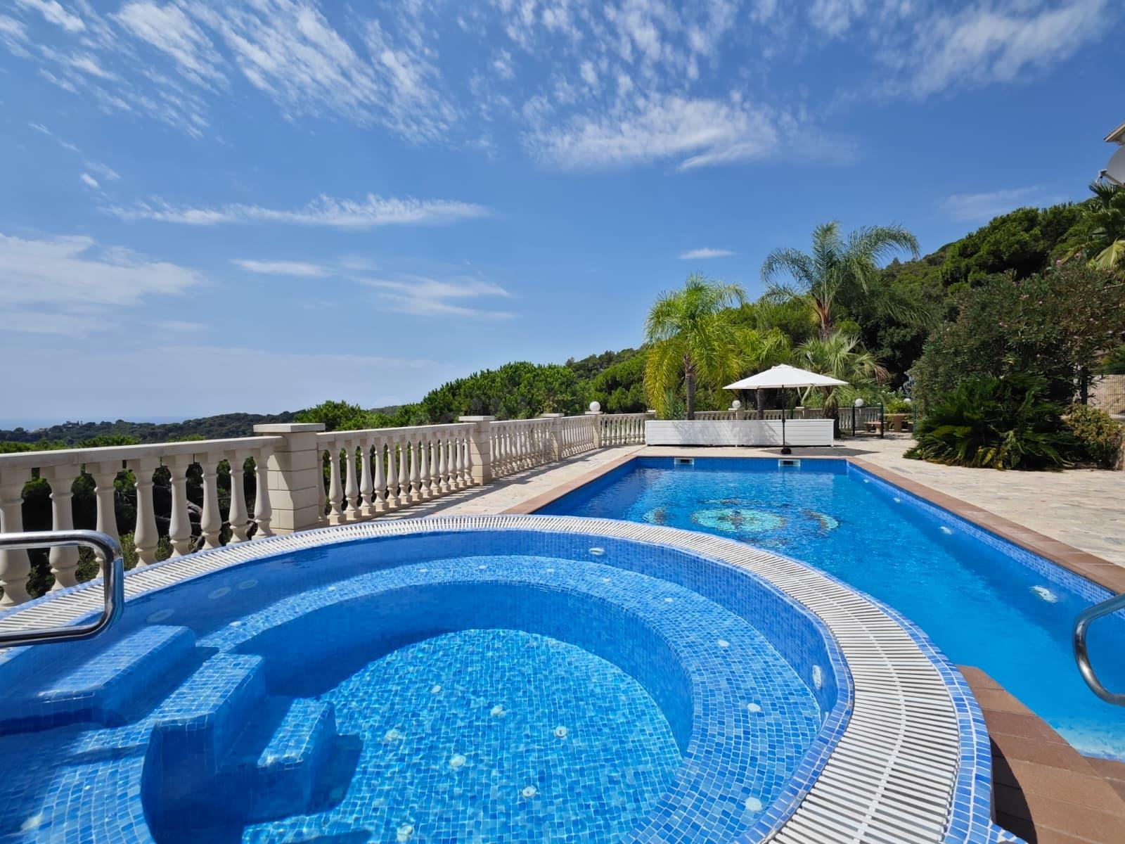 CASA CON LICENCIA TURÍSTICA, PISCINA CLIMATIZADA Y VISTAS PANORÁMICAS AL MAR – LA RIVIERA, LLORET DE MAR