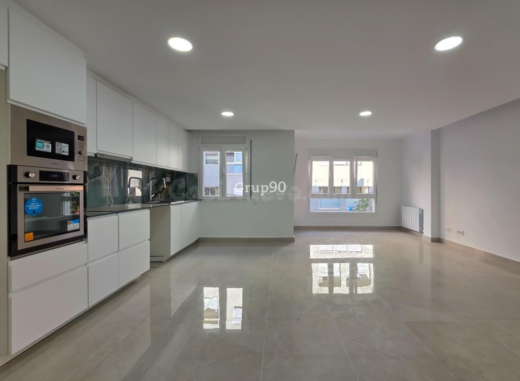 ¡A estrenar! Piso de 102 m2 totalmente reformado en Calle Pica d'Estats