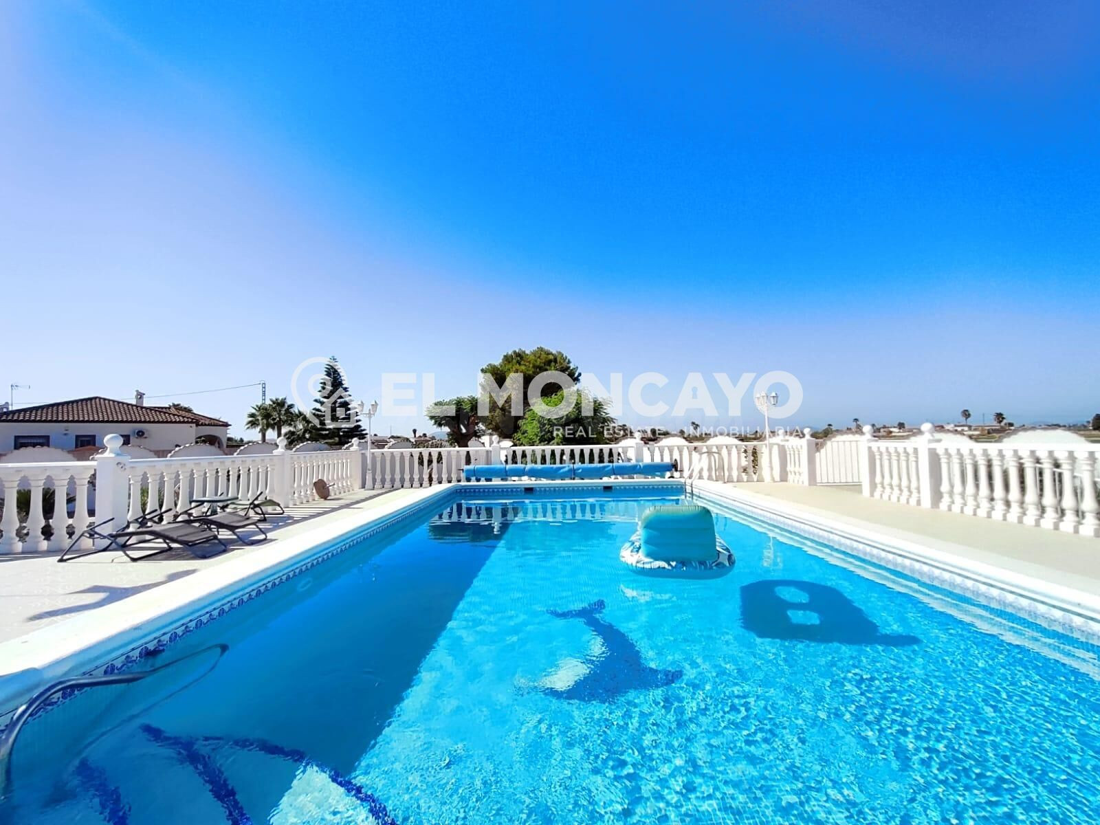 Fantástico chalet independiente con piscina privada y amplio jardín junto a las localidades de Catral y Dolores, Alicante, Costa Blanca