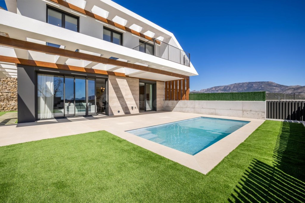 Entre el mar y la montaña: Modernas villas con piscina privada y vistas panorámicas - foto 3